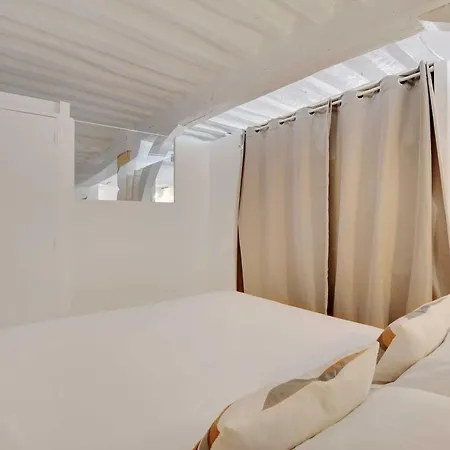 Elegant -2br-4p- Le Marais Apartment